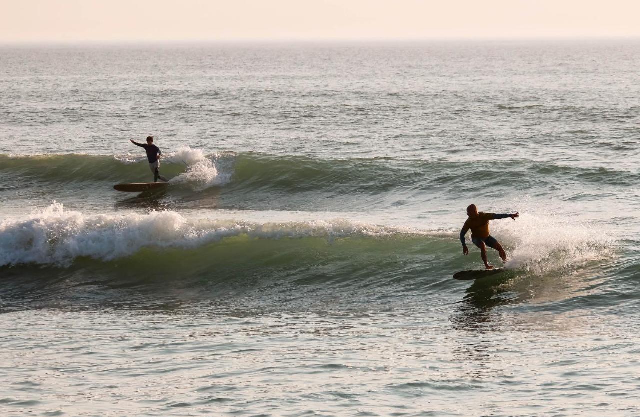 Surfivor Surf Camp Hotel อีสมอริซ ภายนอก รูปภาพ