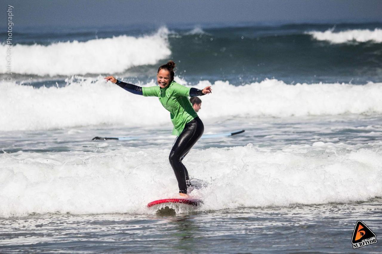 Surfivor Surf Camp Hotel อีสมอริซ ภายนอก รูปภาพ